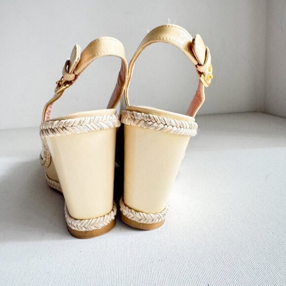 Stuart Weitzman Nide Ivory Beige Patent leather Wedge Peep Toe Heels 6 - Picture 7 of 11